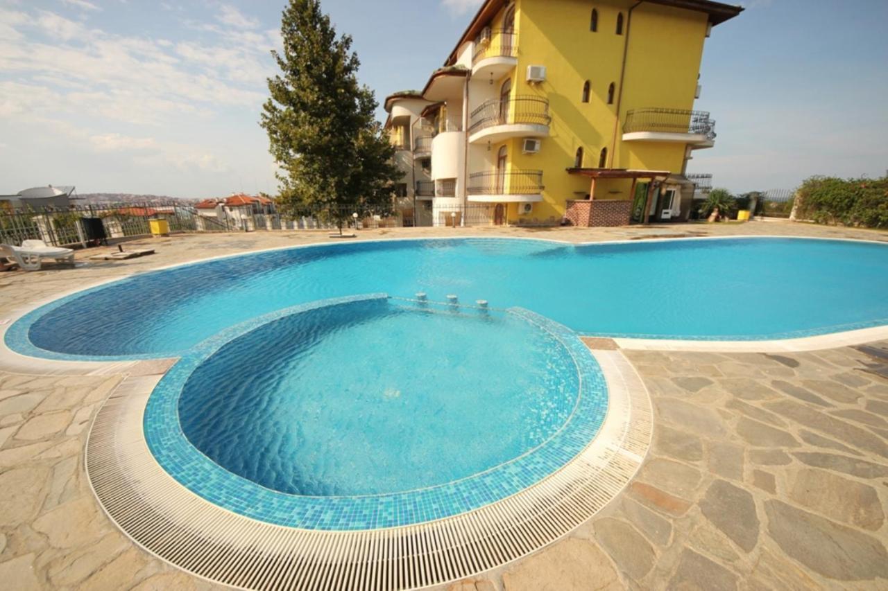 Menada Green Hills Apartments Sozopol Esterno foto