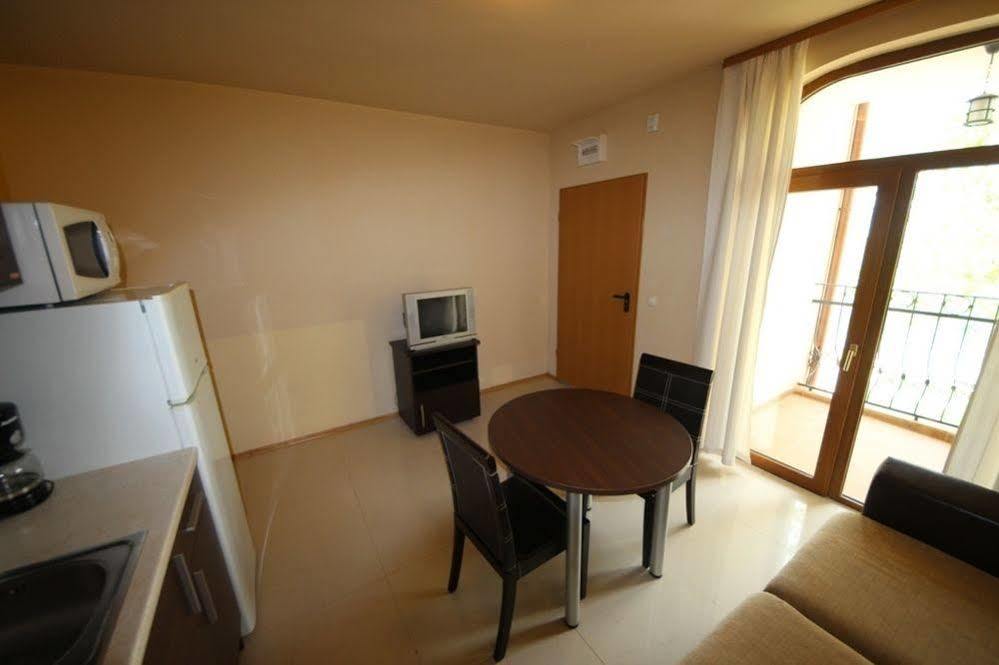 Menada Green Hills Apartments Sozopol Esterno foto
