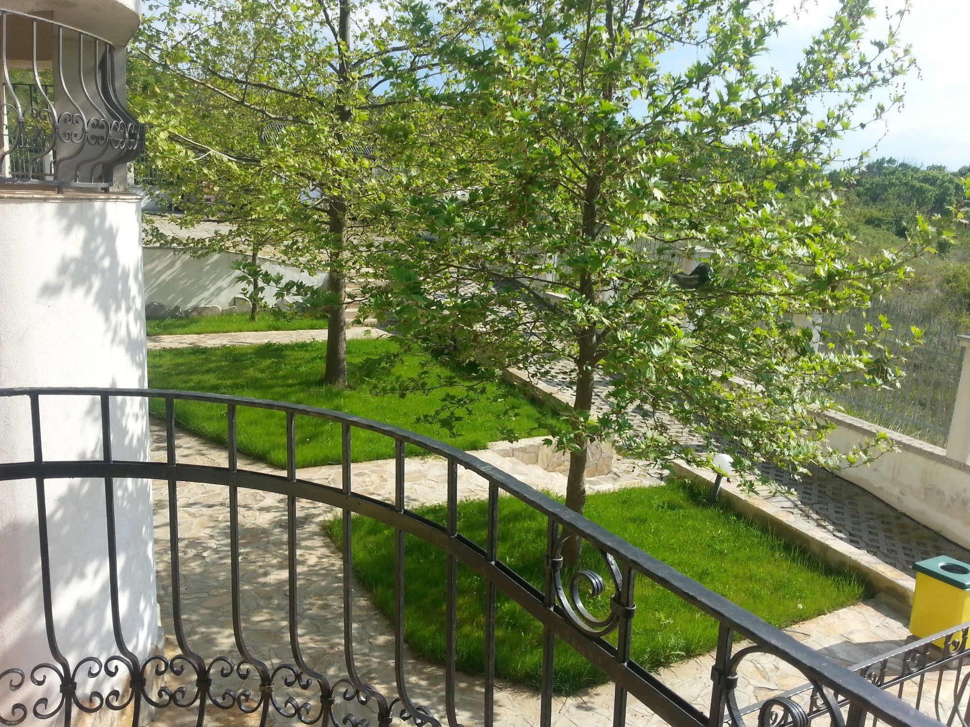 Menada Green Hills Apartments Sozopol Esterno foto