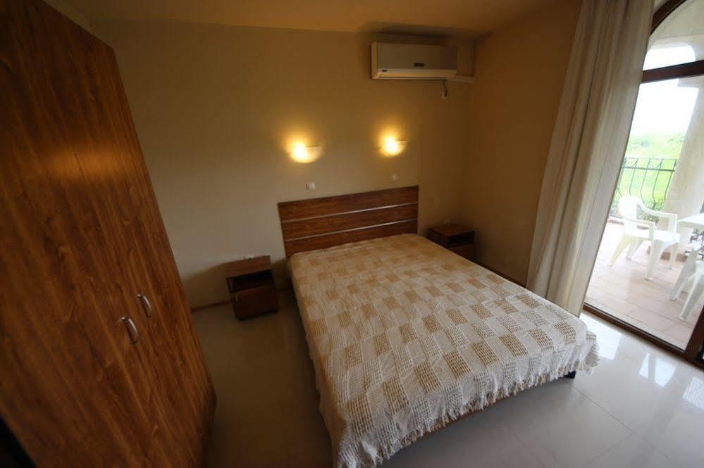 Menada Green Hills Apartments Sozopol Esterno foto