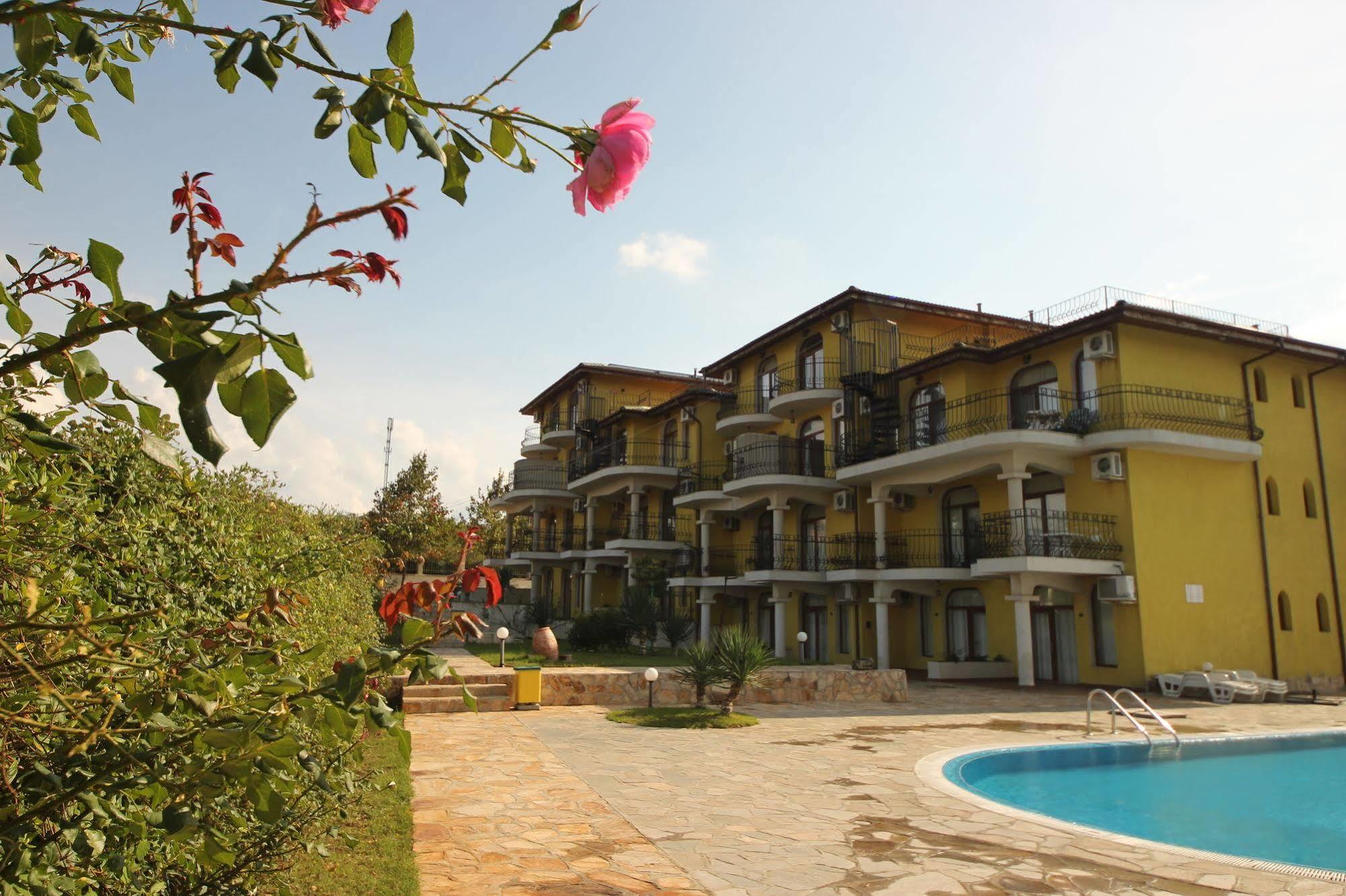 Menada Green Hills Apartments Sozopol Esterno foto